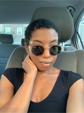 Meet your Posher, Ebony